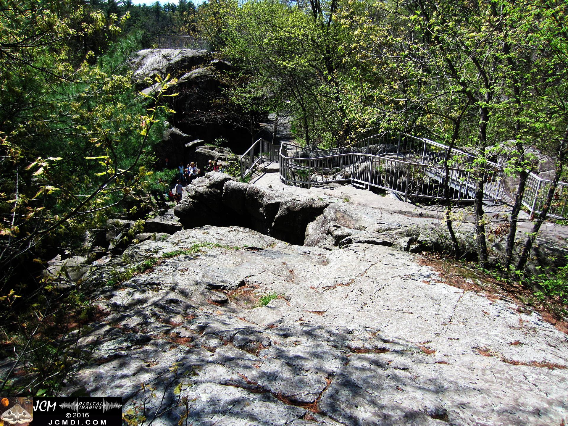 Taylors Falls (Minnesota) walkways over basalt lava flows